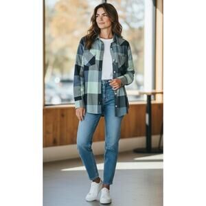 NWT Under Armour Women’s Tradesman Flannel 2.0 LS Button-Up Green/Black Plaid SM